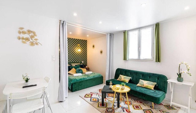 MELANIE - Emerald serenity in Nanterre