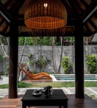 Melasti Villa #2 2Bdr with Yard & Pool