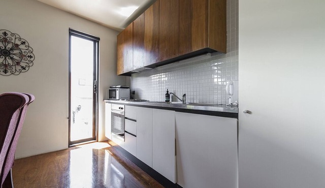 *Melb CBD- city views. 6beds/2baths #FreeTramZone*