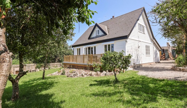 MELBECKS, family friendly, character holiday cottage in Abergele