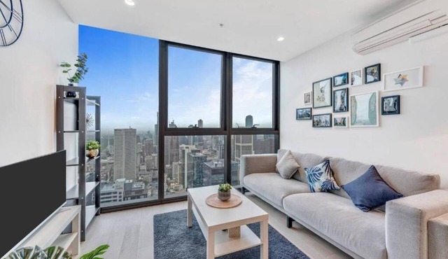 Melboune City EQ tower 1 Bedroom Apartment with skyline view by KozyGuru