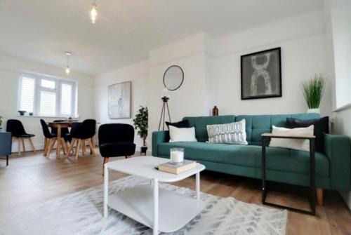 Melbourne Apartment by Stays Accommodation - Long Stays Welcome