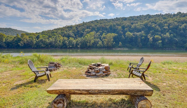 Melbourne Home w/Fire Pit on the White River!