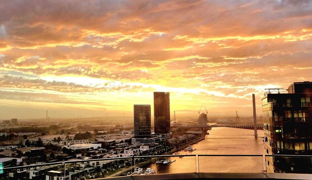Melbourne Lifestyle Apartments - Best Views on Collins
