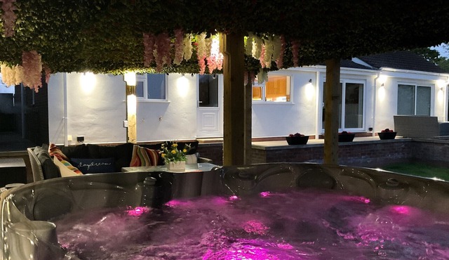 Melbury is a superb, house, newly renovated in 2023, with a hot tub and large garden.