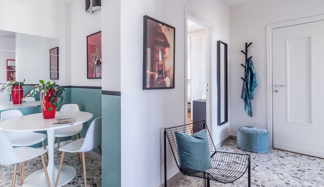 Melchiorre Gioia 67 - Three Bedroom Apartment, Sleeps 8