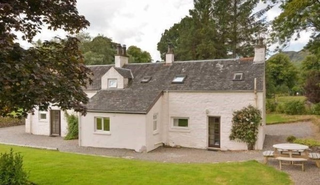 Melfort Cottage - a semi-detached cottage that sleeps up to 4 guests