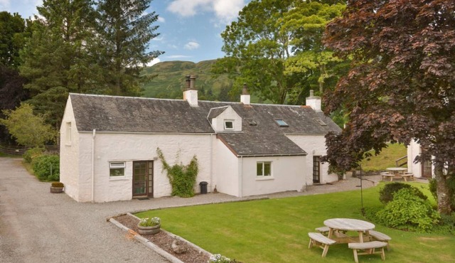 Melfort Lodge - a semi-detached cottage that sleeps up to 8 guests