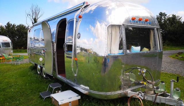 Melissa Belle is a luxury, Vintage Airstream that is based in Etties Field