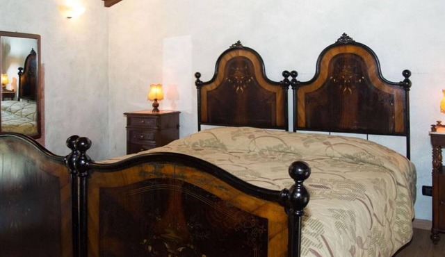 MELISSA ROOM.