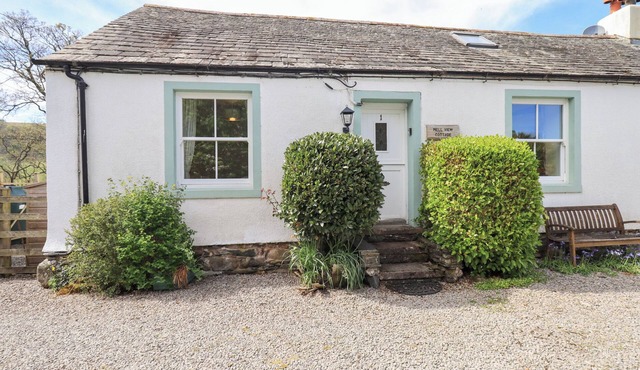 MELL VIEW COTTAGE, family friendly, with open fire in Pooley Bridge