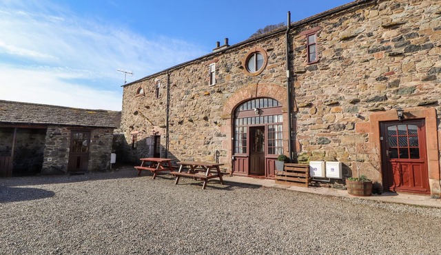 MELLFELL COTTAGE, pet friendly, with open fire in Watermillock
