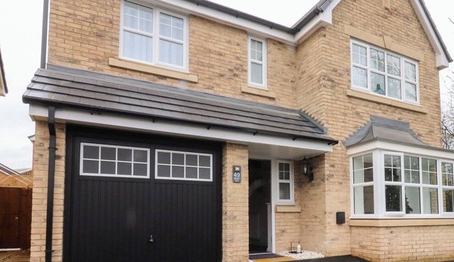 MELLINGS PLACE, with a garden in Carnforth