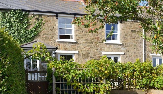 Mellow Cottage just a short walk to the beach