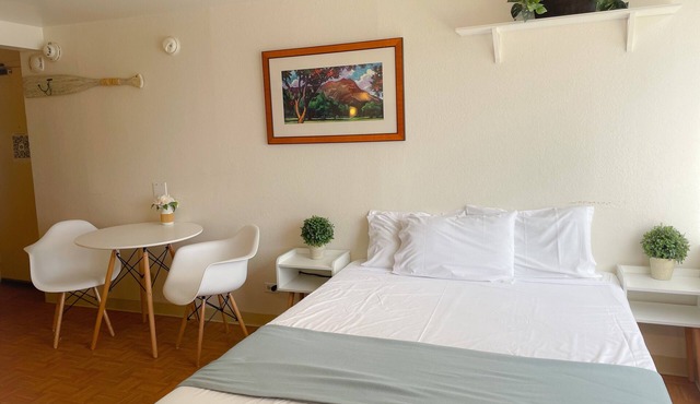 Mellow Hawaiian Monarch Studio | Pool + Gym