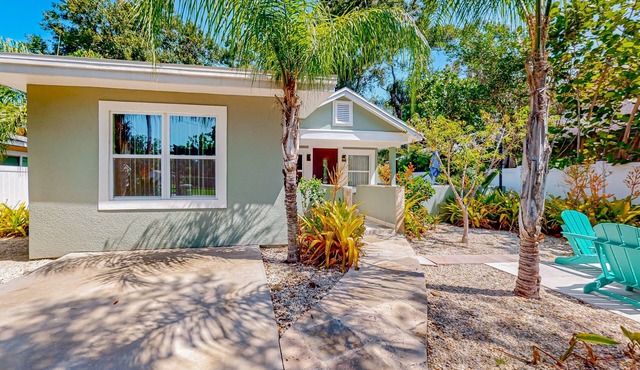Mellow Memories | Sun-filled house in Sarasota with al fresco dining & hammock