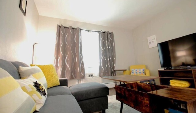 Mellow Mimosa Mission, Condo -Minutes to WPAFB & WSU, Fast Wifi, A/C