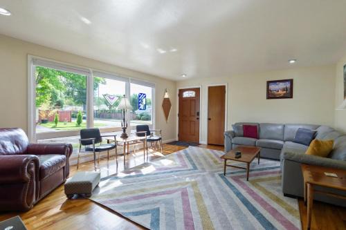 Mellow Yellow - 7 Minutes to UO & 4 Minutes to Downtown home
