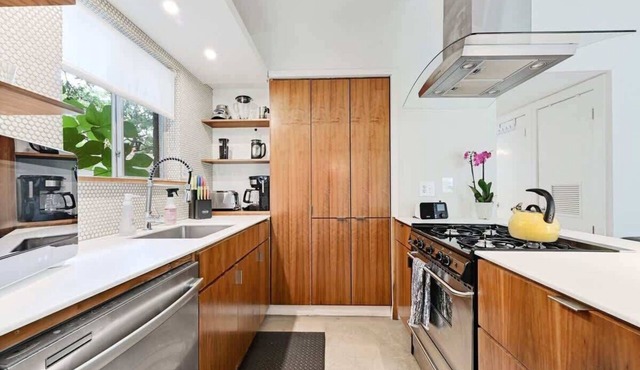 Mellow Yellow | SoCo Stay + Pet Friendly