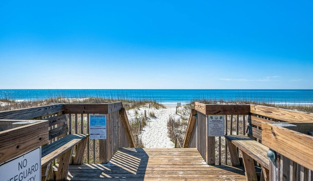 Melody by the Sea: Oceanfront condo with stunning views