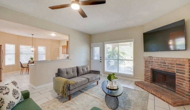 Melody Home near Grapevine, DFW Airport w backyard