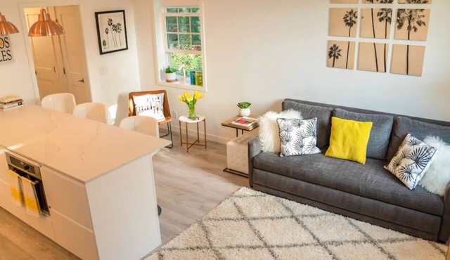 Melrose Dreams chic home- sunny West Hollywood, CA