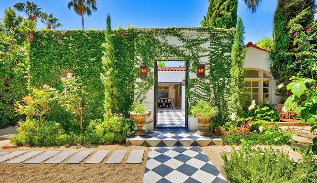 Melrose Oasis in West Hollywood