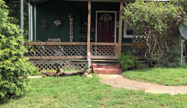 Mel’s Country Cottage