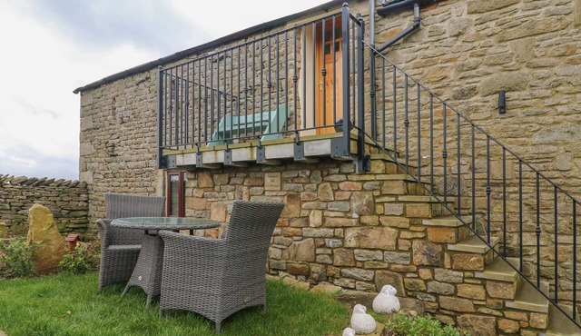 MELSOME BARN, with open fire in Settle