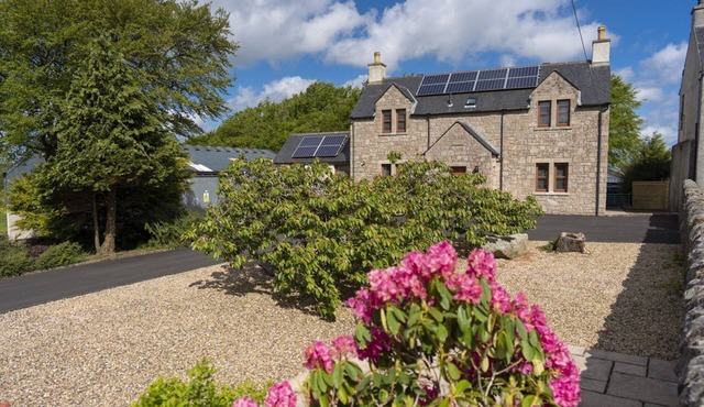 Melville Lodge - a cottage that sleeps 6 guests in 3 bedrooms