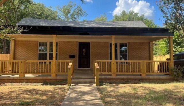 Melvin’s Place - newly renovated spacious 2 bdrm 1 bath home.
