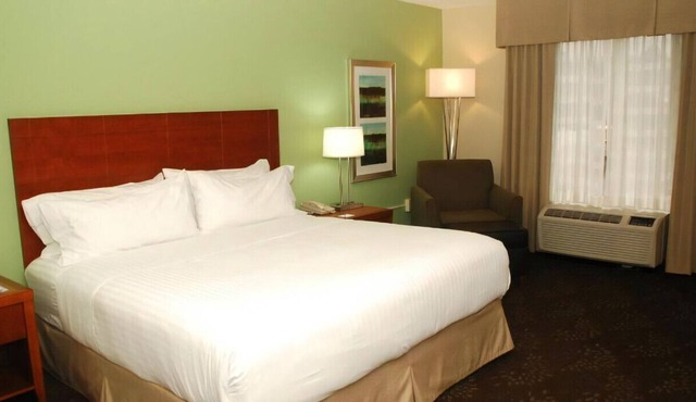 Memorable Stay Awaits You! Enjoy Free Breakfast