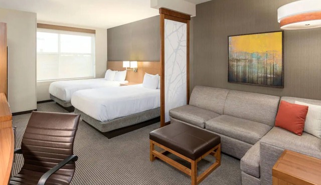 Memorable Stay Near at Greenville! 2 Queen Rooms w/Swimming Pool and Dining!