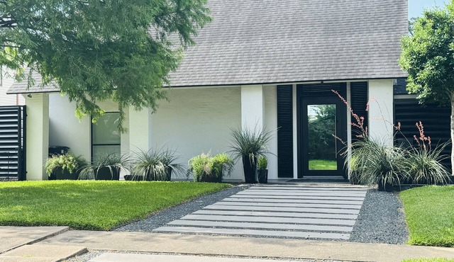 Memorial area 4 bedroom family home with pool.