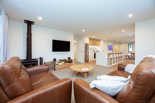 Memorial Crescent Retreat - 4 bedroom family home