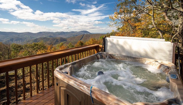 MEMORIAL DAY AVAILABLE! Above The Clouds - 3BR/2BA Mtn Views with Hot Tub