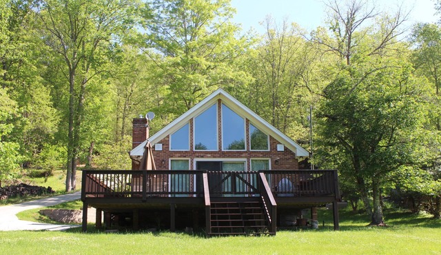 MEMORIAL DAY AVAIL -Riverside Escape - 3BR/1.5BA Riverfront, Pet Friendly!