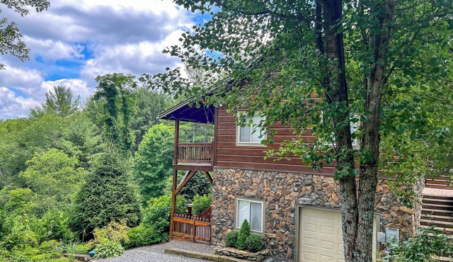 MEMORIAL DAY AVAILABLE! Appalachian Hideaway - 3BR/2BA Hot Tub, Near Boone!