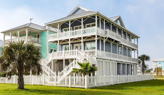 Memorial Day is now available! Wrap around decks w/gulf views! Dogs welcome!