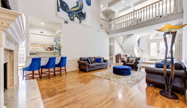 Memorial Med Ctr/Galleria/Rice: Spacious 5 Bdrm Pool Theatre