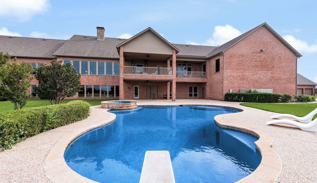 Memorial Weekend Retreat Ranch View Pool & Gym 22 min to UNT 40min to Airport
