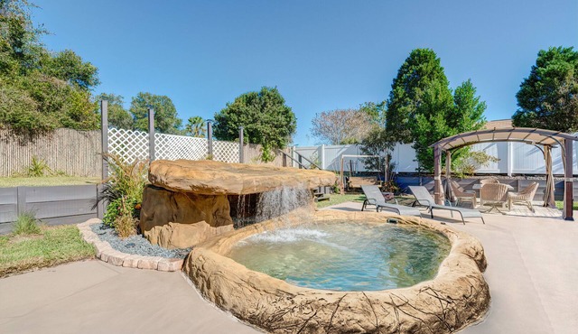 Memories by the Gulf | 4BR Oasis w/Heated Saltwater Cocktail Pool & Fire Pit