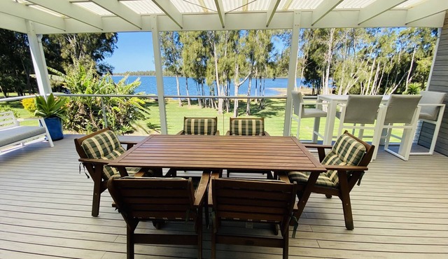 Memories Lakehouse at Dalmeny - pet friendly, waterfront, Sunday check out 3pm!