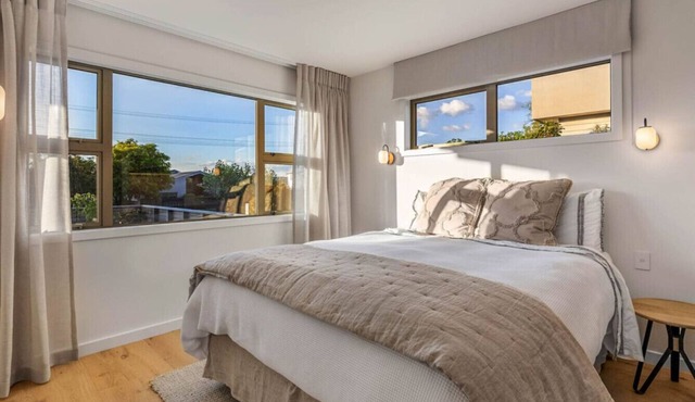 Memories - modern relaxation near lake with private hot tub