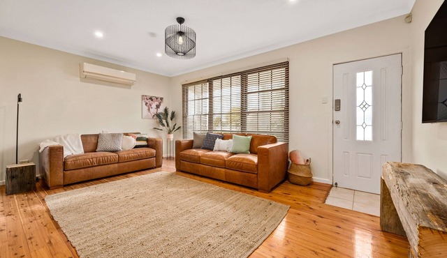 Memories On Mount View, Cosy Wood Fire, Big Games Room, Netflix.