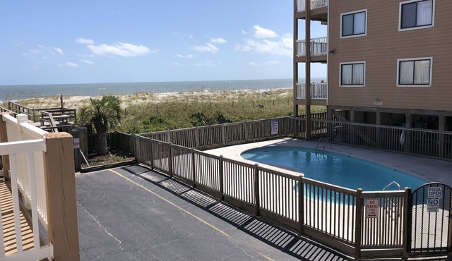 Memories start where the sand ends & the ocean begins! Ocean views, Pool & WIFI