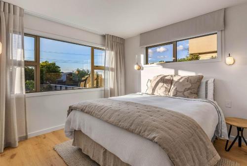 Memories - stunning relaxation near lake with private hot tub