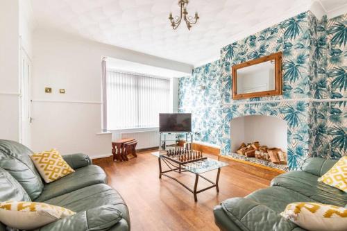 Memory Lane - beautifully renovated house close to motorway networks