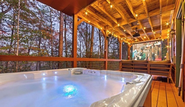 Memory Maker Cabin-Hot Tub + Outdoor Movies