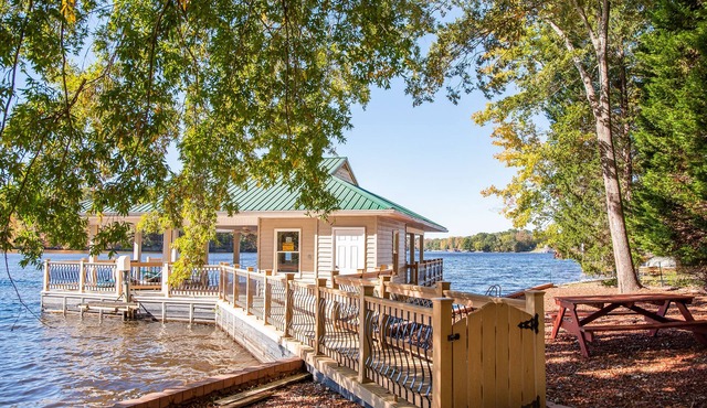 “MEMORY MAKER”- Lake House at Hyco Lake with a Private Boathouse